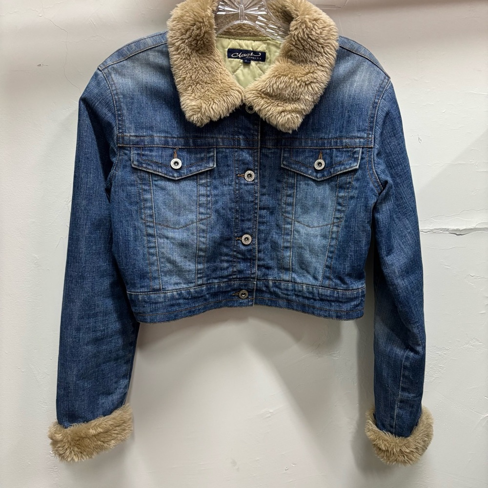 Women’s Vintage Cropped Denim Jacket with Faux Fur Trim